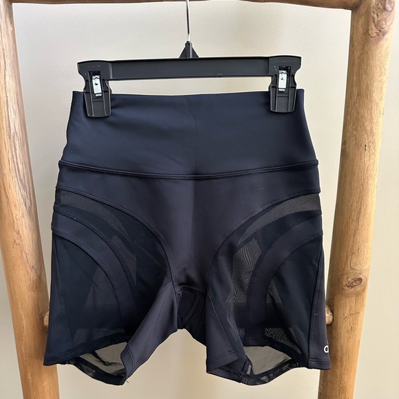 ALO Yoga Airlift Heat Wave Bike Shorts - Picture 4 of 7